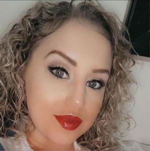 Meet your Posher, Carrie